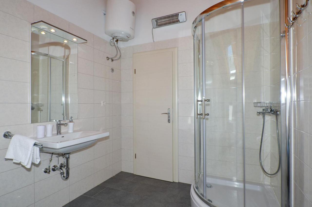 Holiday Home Nevera Kastela Dış mekan fotoğraf