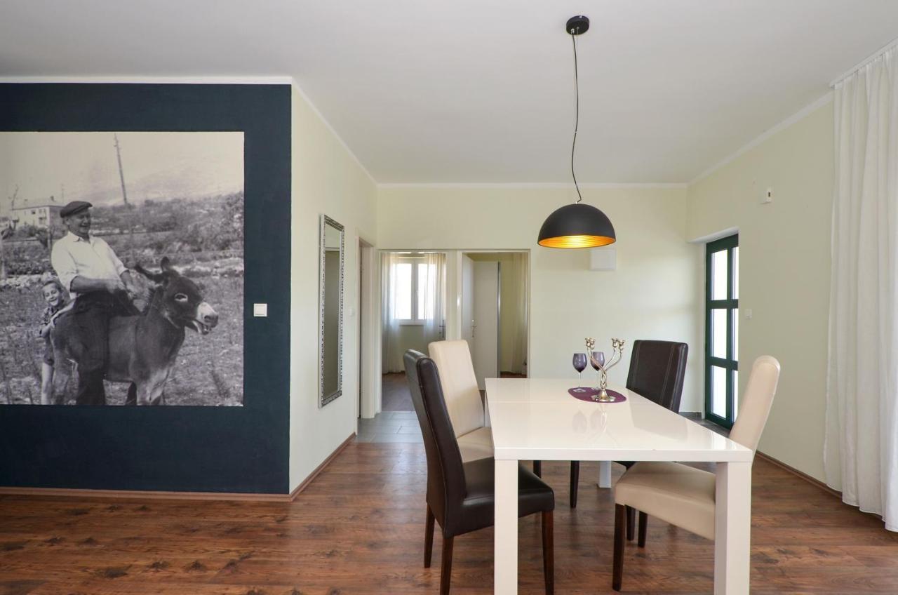 Holiday Home Nevera Kastela Dış mekan fotoğraf