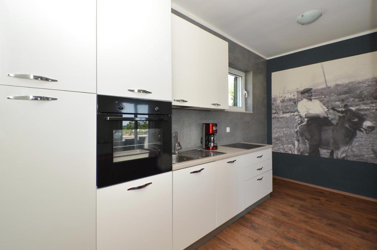 Holiday Home Nevera Kastela Dış mekan fotoğraf
